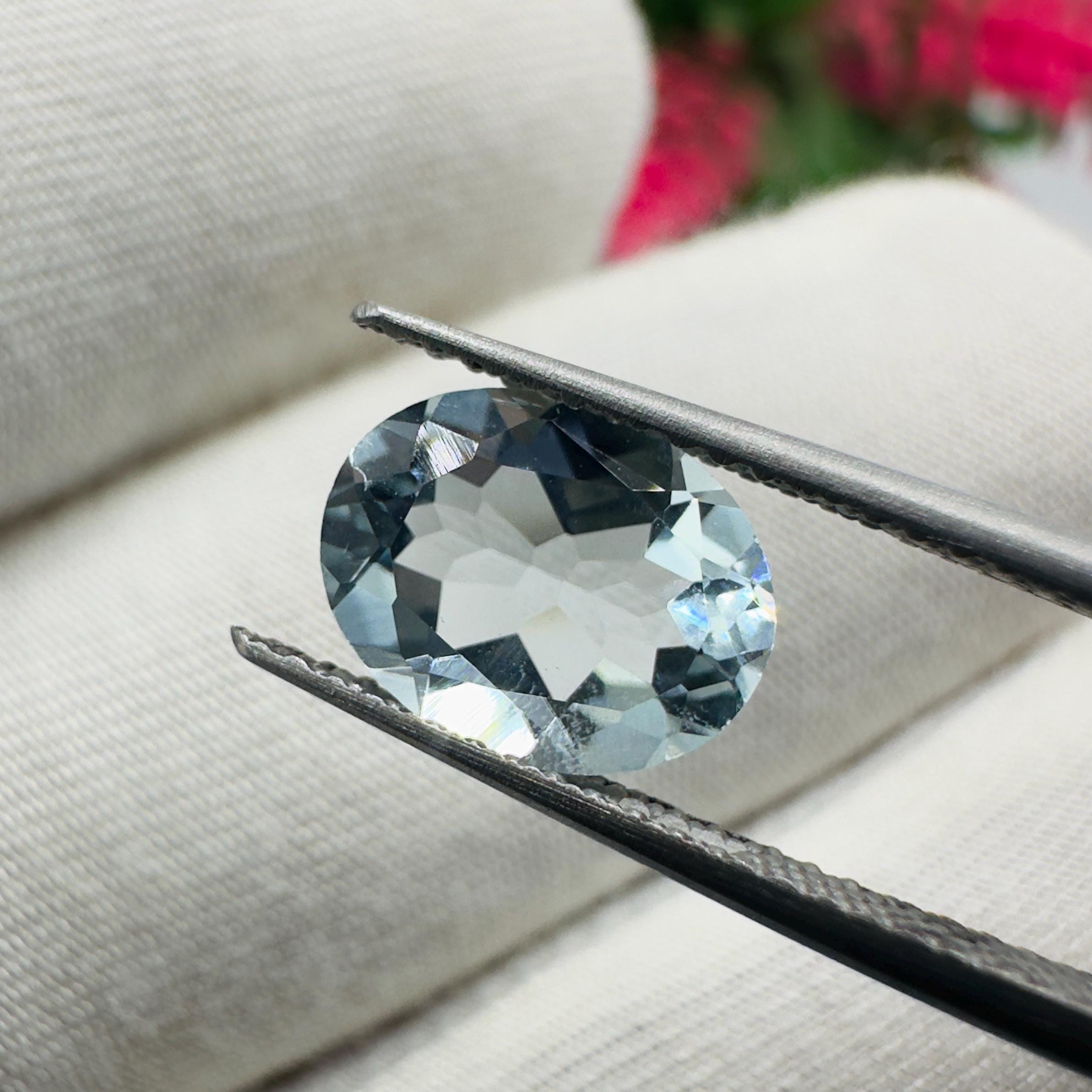 Natural Aquamarine Faceted Oval Cut Loose Gemstone 1.60 Carat AAA Light Blue Aquamarine Stone for Fine Jewelry Making